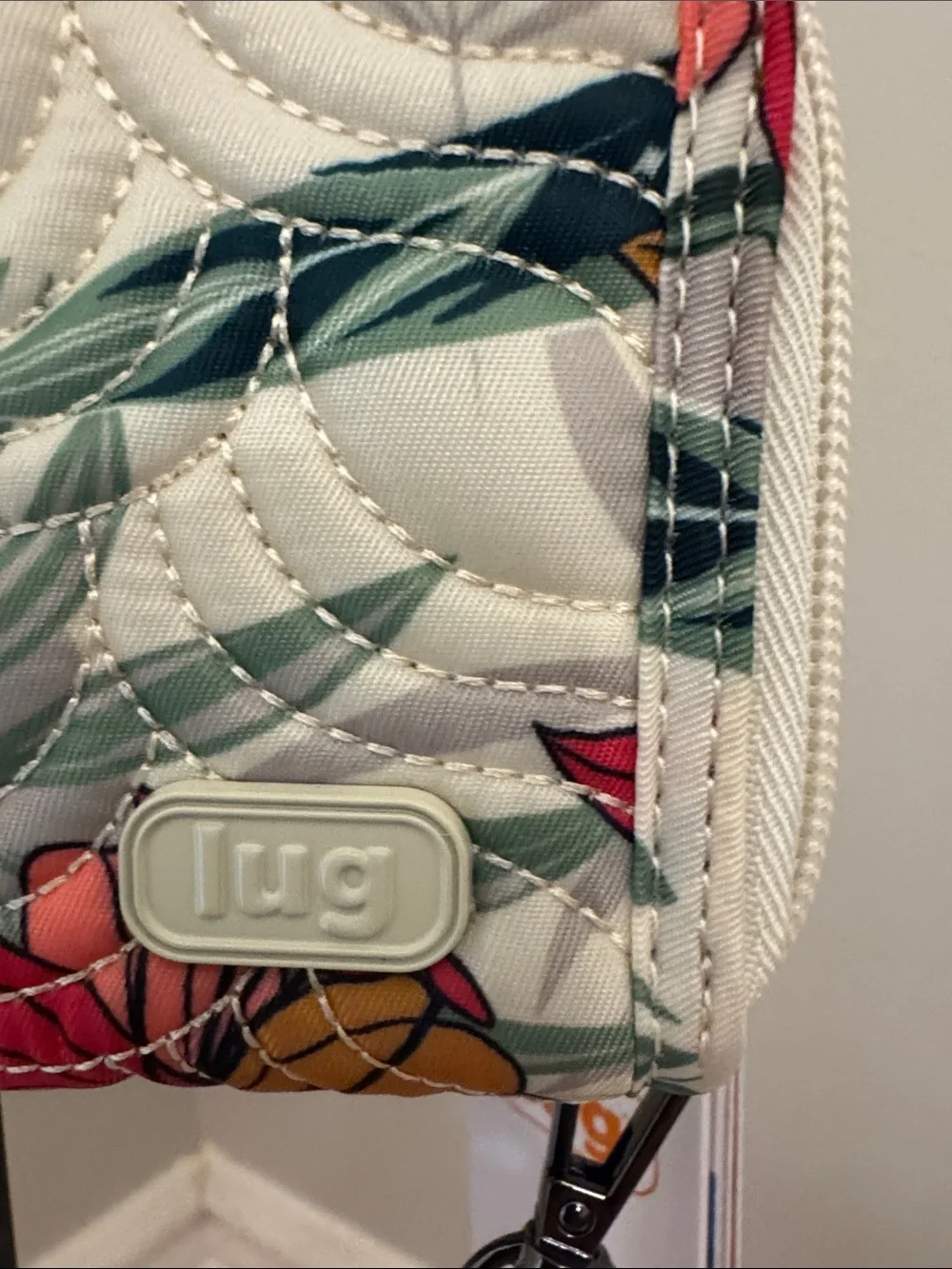 Rare LUG lily sand  Splits XL Wallet w/detachable Wristlet